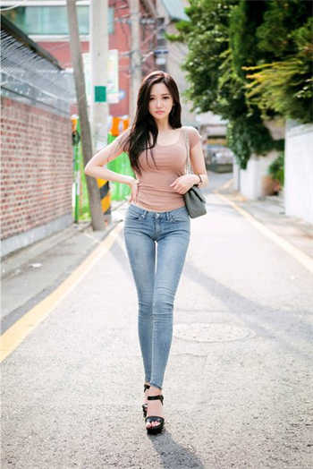 女的为了钱买身视频