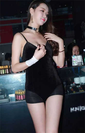 丝袜骚熟女阿姨