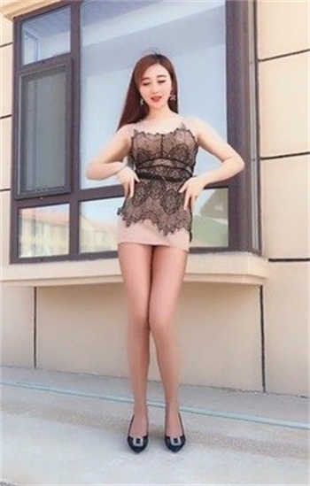 女神尿急找不到厕所作文