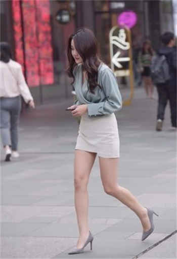火辣刺青师纹身店内播放