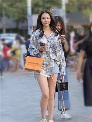正在播放96年清纯女友