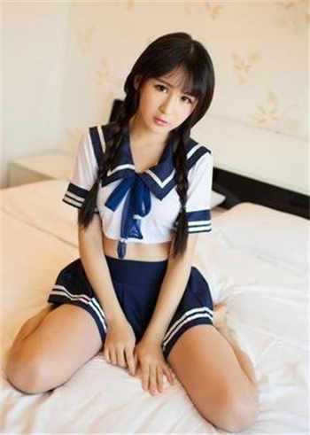 总裁开会我躲在桌子底下