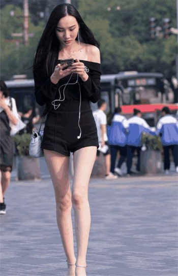 女儿的大学同学