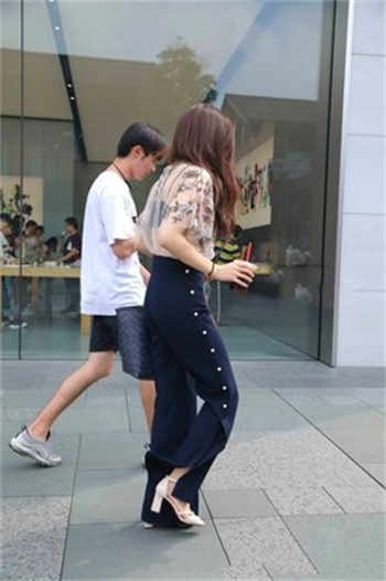 青楼女子接不到客挨打