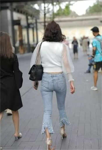 家庭主妇与快递哥
