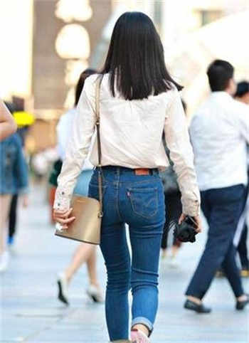 男友说里面很滑很暖和