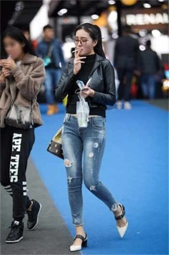 适合夫妻二人看电影毛毛虫